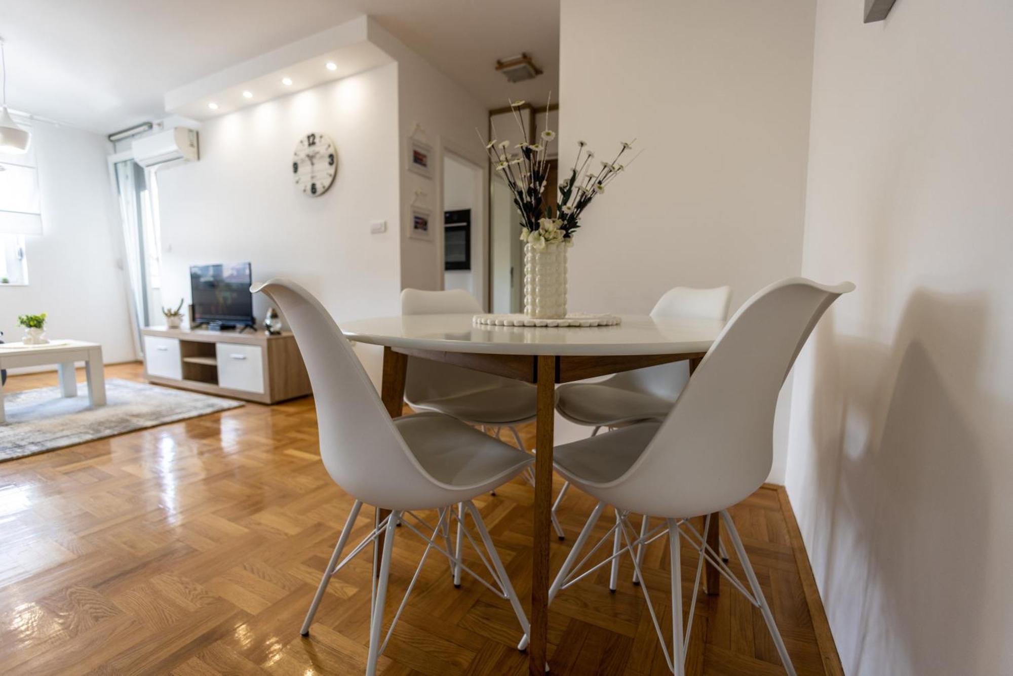 Apartmani Hemera Valjevo Buitenkant foto